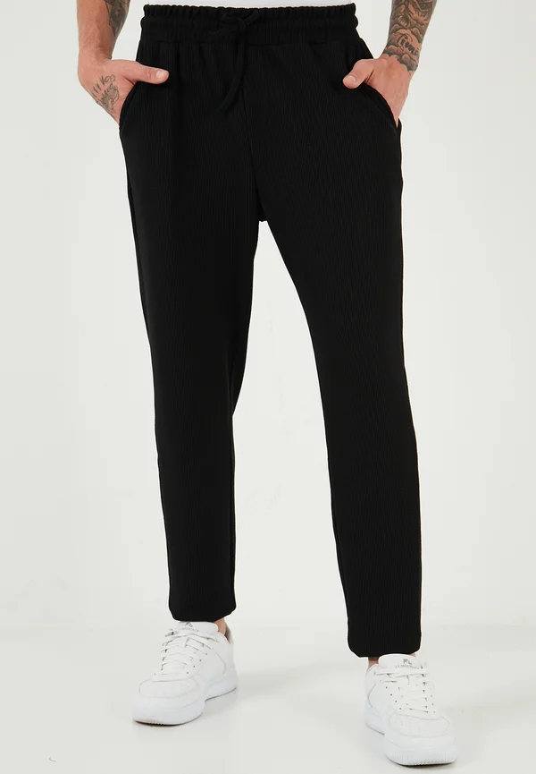 REGULAR FIT - Jogginghose - black
