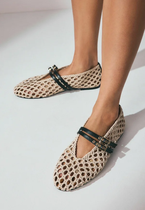 REGULAR FIT  - Klassischer Ballerina - natural