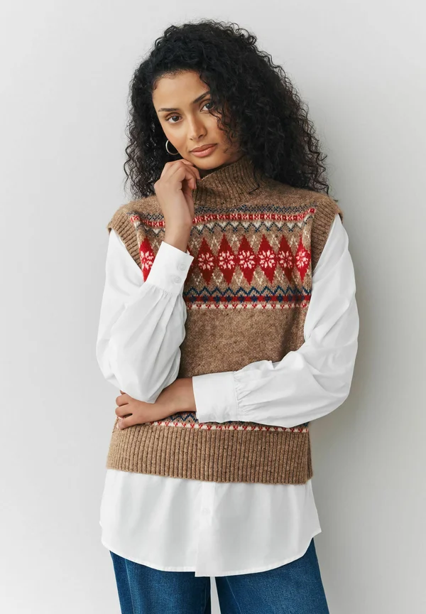 REGULAR FIT - LAYER LOOK HIGH NECK TANK - Strickpullover - camel brown fairisle pattern
