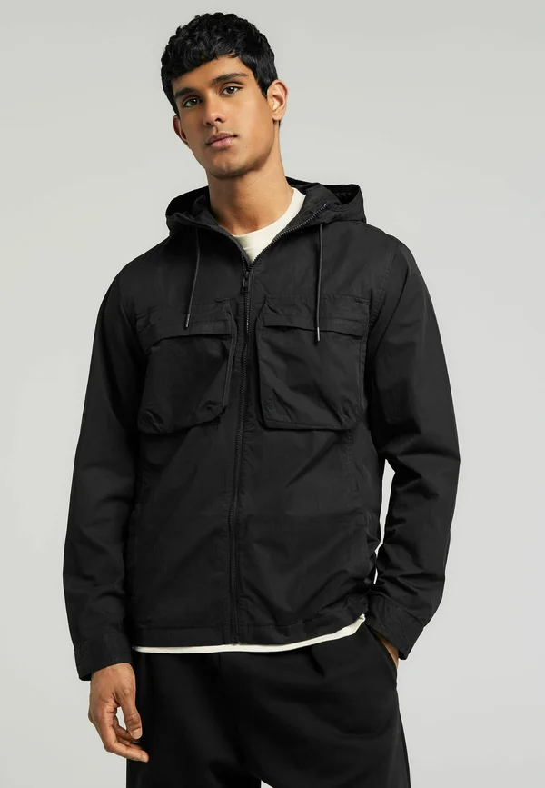 REGULAR FIT - Leichte Jacke - black