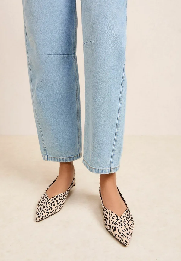 REGULAR FIT - MICRO KITTEN POINTED TOE COURT - Pumps - white leopard