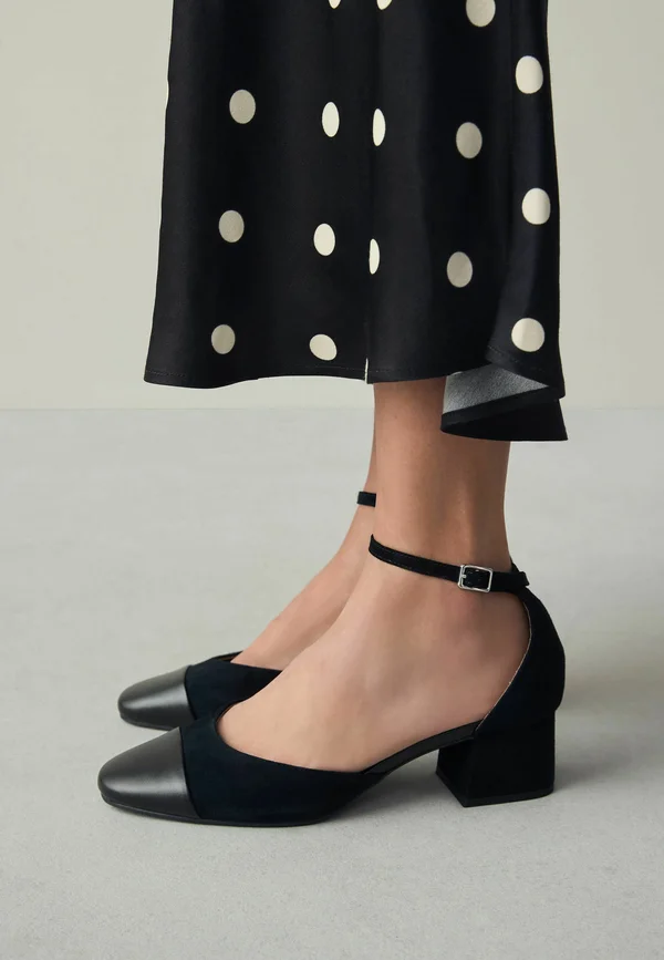REGULAR FIT  - Pumps - black