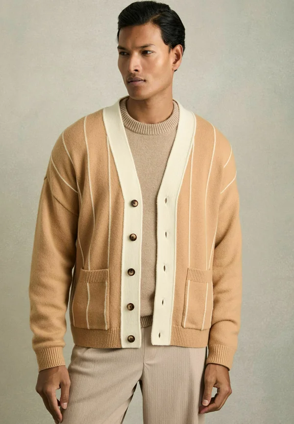 REGULAR FIT - ROVERS  - Strickjacke - camel white