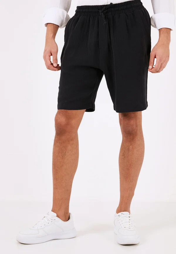REGULAR FIT - Shorts - black