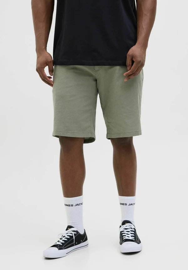 REGULAR FIT  - Shorts - deep lichen green