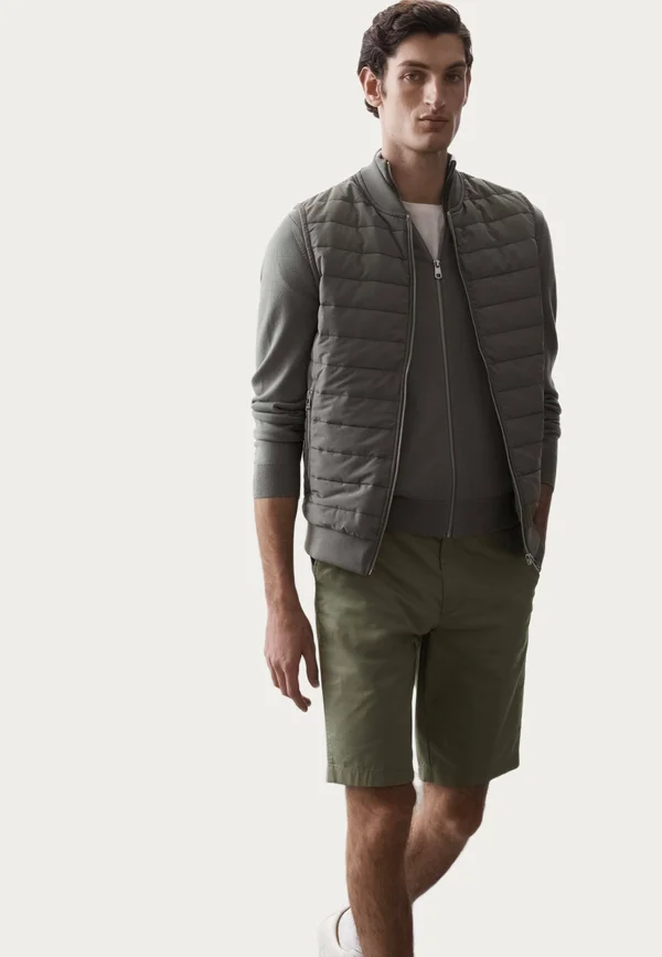 REGULAR FIT  - Shorts - smokey green