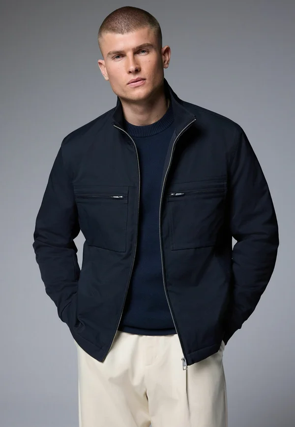 REGULAR FIT  SHOWER RESISTANT UTILITY - Übergangsjacke - navy blue