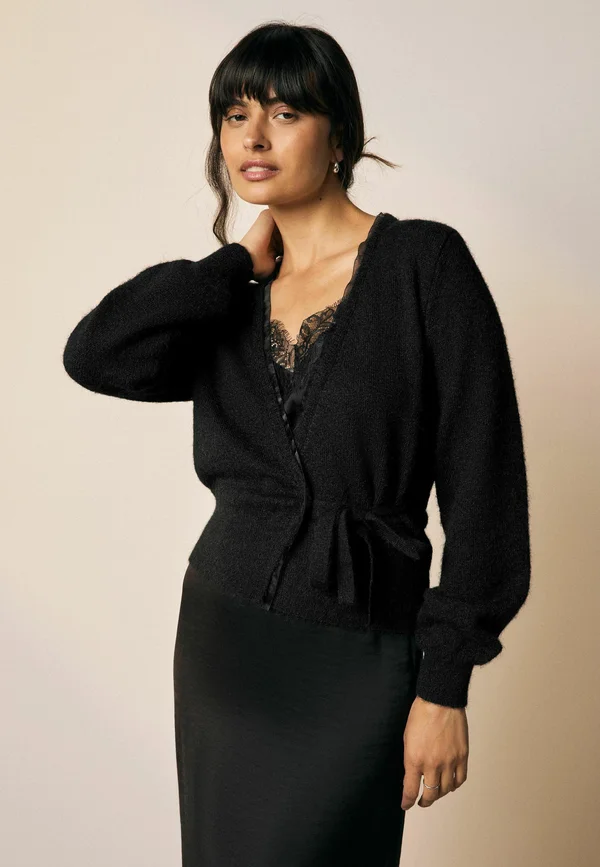 REGULAR FIT - SIDE - Strickjacke - black