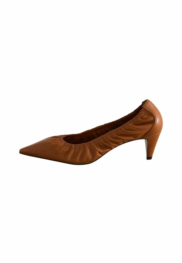 REGULAR FIT - SIGNATURE PREMIUM SCRUNCHED POINTED  - Pumps - tan brown