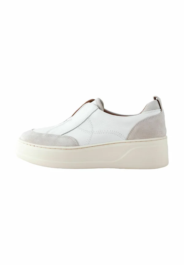 REGULAR FIT SLIP ON SIGNATURE FOREVER COMFORT® CHUNKY WEDGE PLATFORM  - Slipper - white