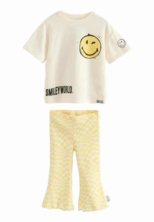 REGULAR FIT - SMILEY WORLD SHORT SLEEVE AND SET  - Stoffhose - ecru yellow