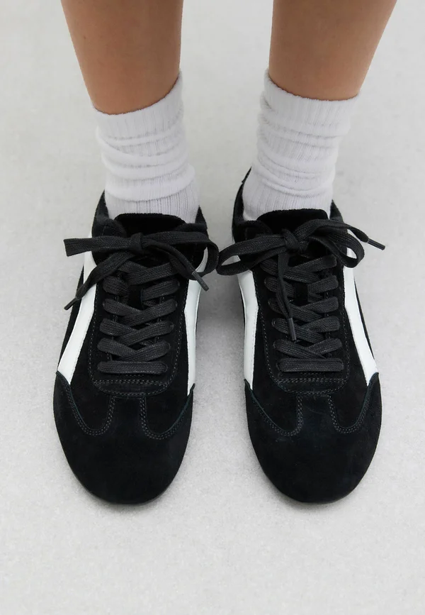 REGULAR FIT - Sneaker low - black
