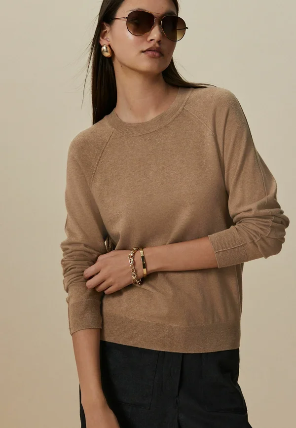 REGULAR FIT - SOFT TOUCH CREW NECK  - Strickpullover - camel