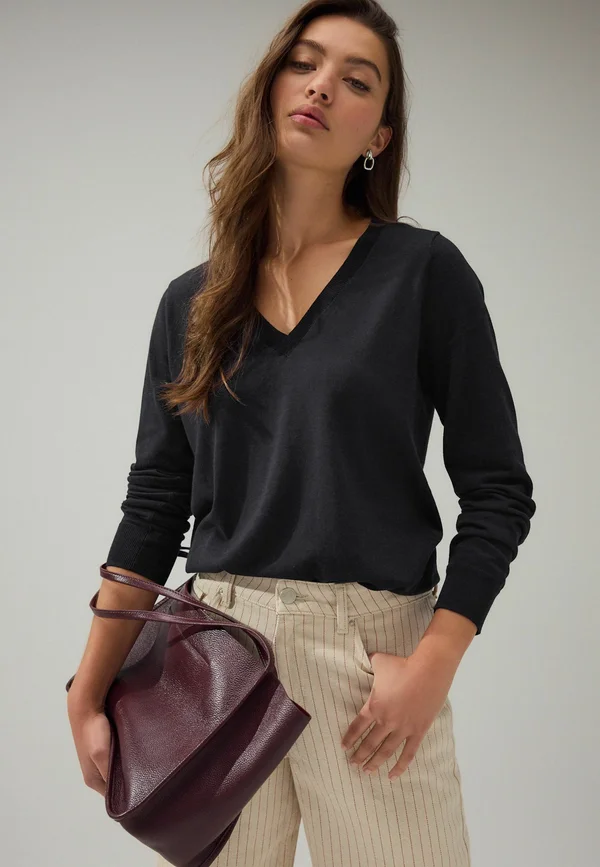 REGULAR FIT - SOFT TOUCH V-NECK - Strickpullover - blue navy