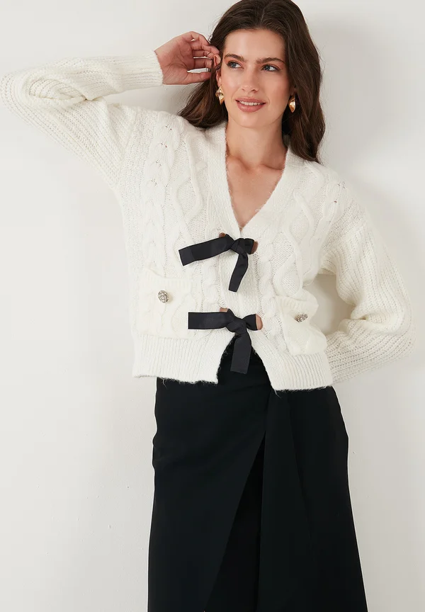 REGULAR FIT - Strickjacke - ecru