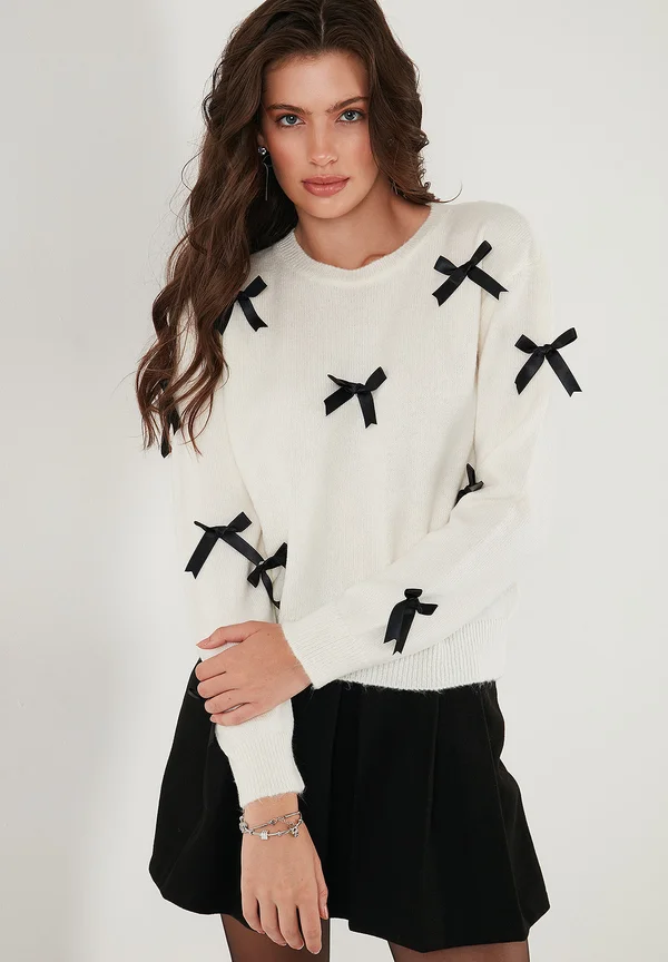 REGULAR  FIT - Strickpullover - ecru