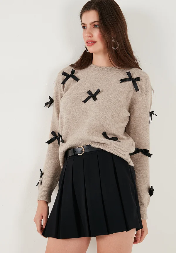 REGULAR  FIT - Strickpullover - light brown