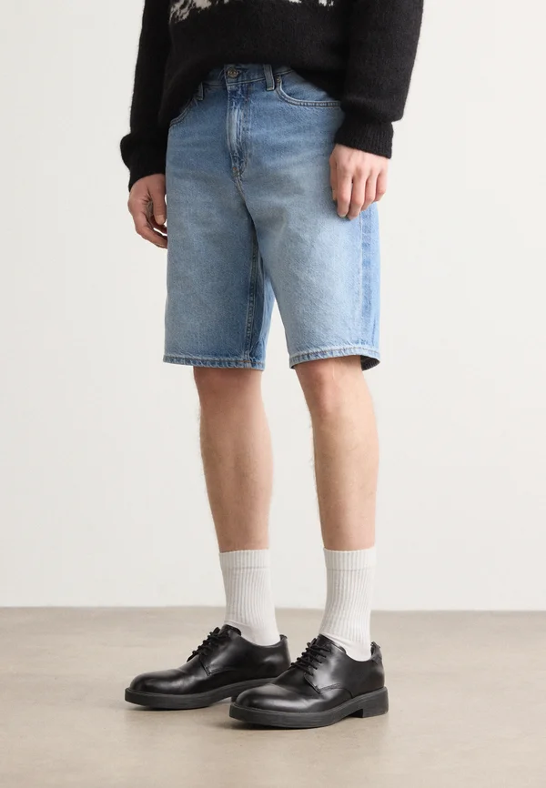 REGULAR - Jeans Shorts - denim medium