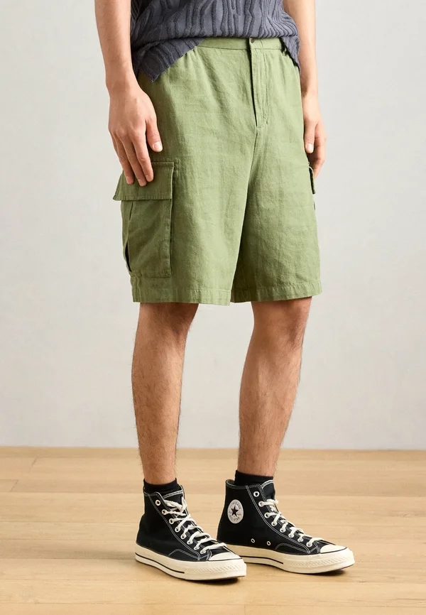 RELAXED FIT CARGO - Shorts - green