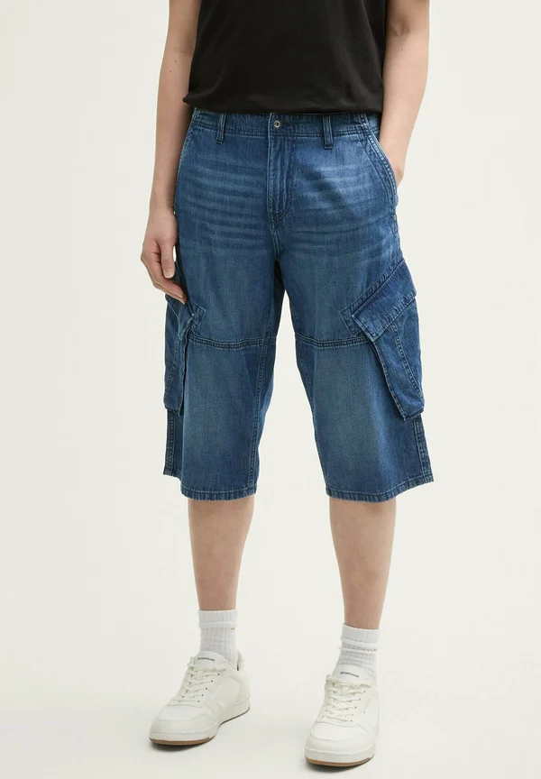 RELAXED OVERKNEE JEANS - Jeans Shorts - used dark stone blue denim