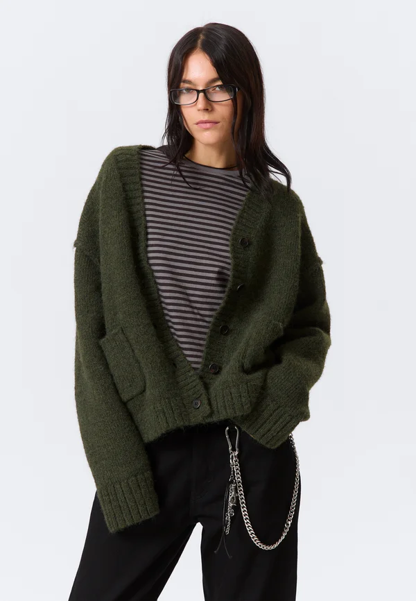 RELAXED V-NECK - Strickjacke - dark green