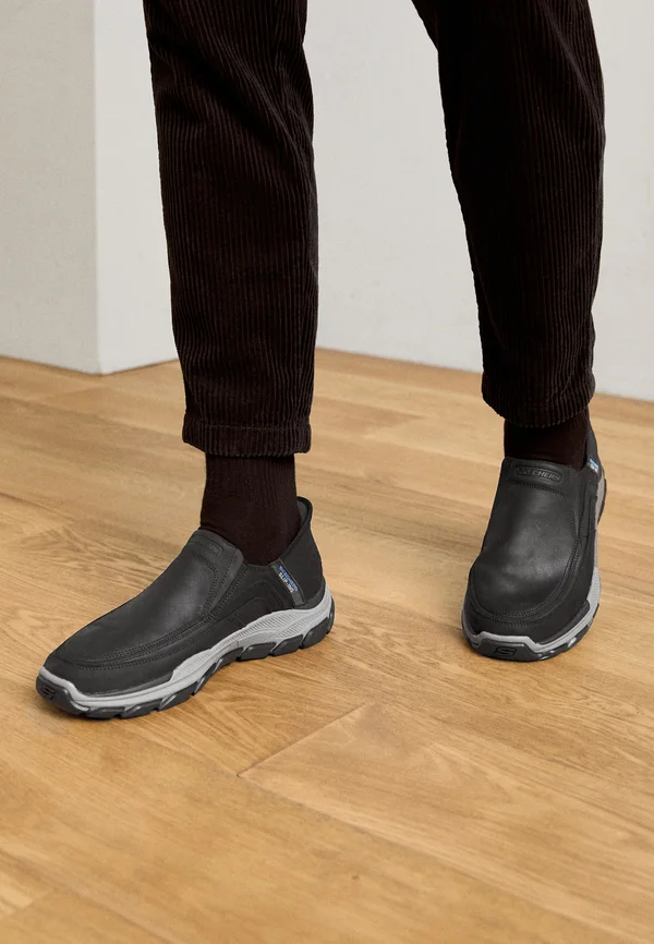 RESPECTED - Sneaker low - black