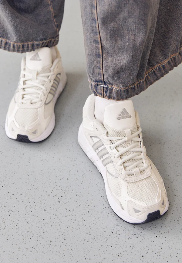 RESPONSE CL - Sneaker low - white tint/silver metallic