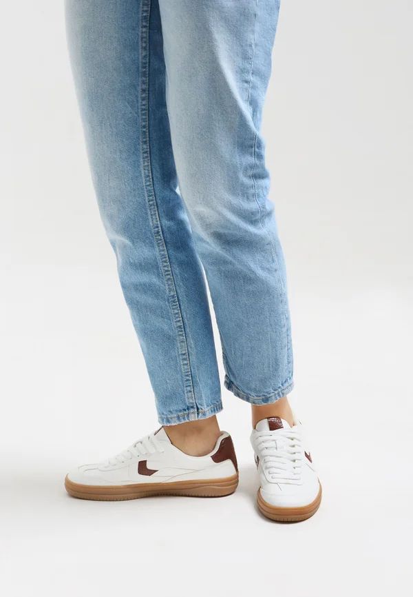 RETRO DETAILS - Sneaker low - white