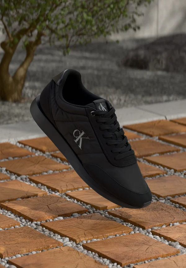 RETRO RUNNER - Sneaker low - triple black