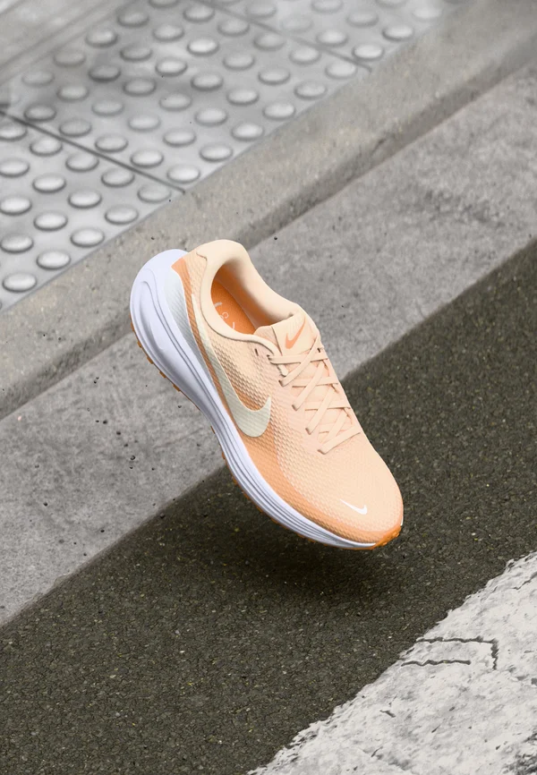 REVOLUTION 8 - Laufschuh Straße - guava ice/orange chalk/marakesh/pale ivory