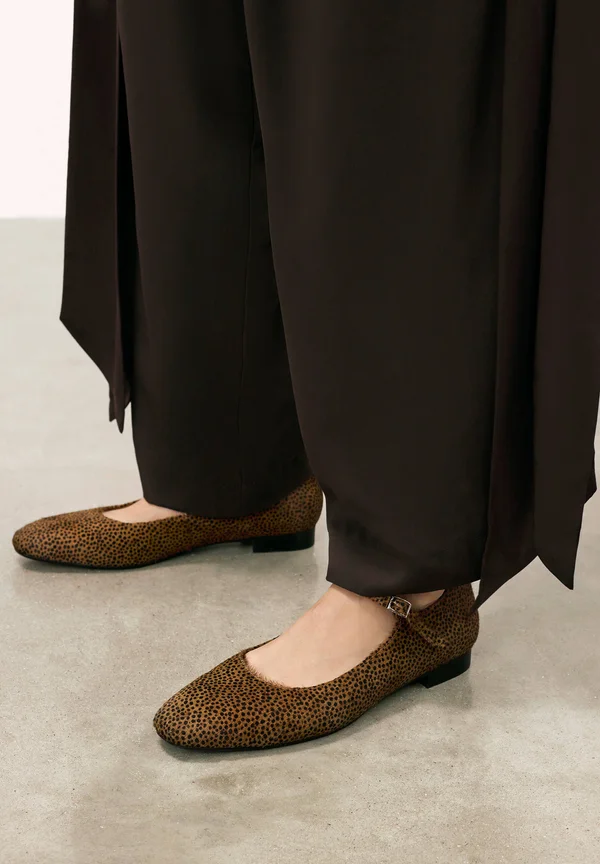 REYNES - Riemchenballerina - brown