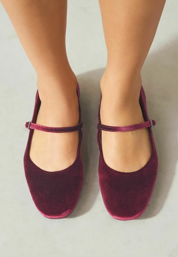 Riemchenballerina - berry red velvet