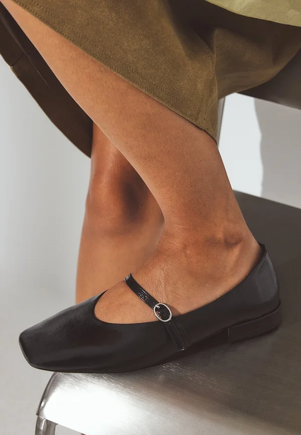 Riemchenballerina - black