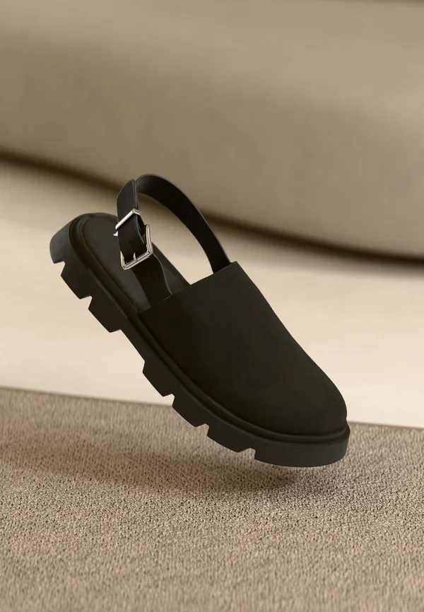 Riemensandalette - black