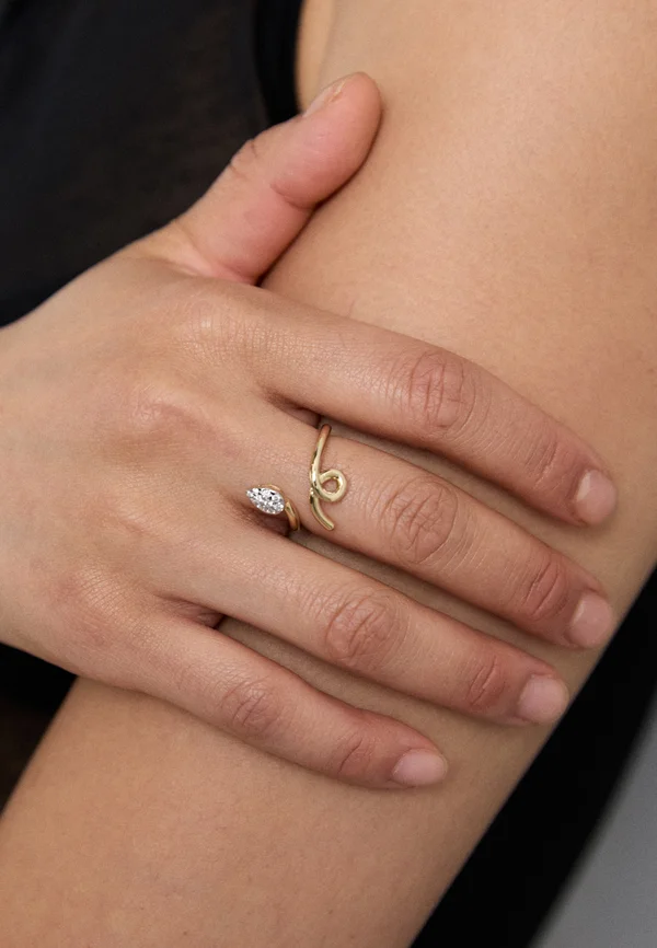 Ring - gold coloured