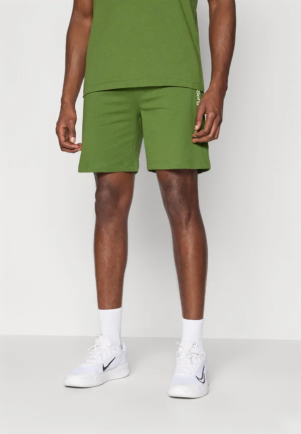 RISIKO - Kurze Sporthose - garden green/gardenia