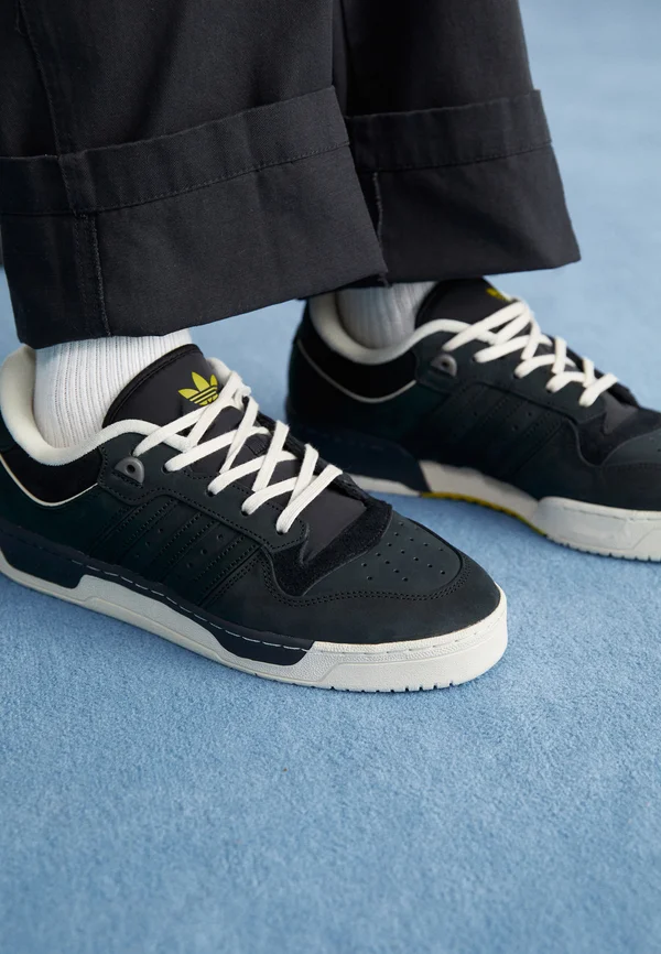 RIVALRY 86 LOW 003 - Sneaker low - core black/talc/pulse olive
