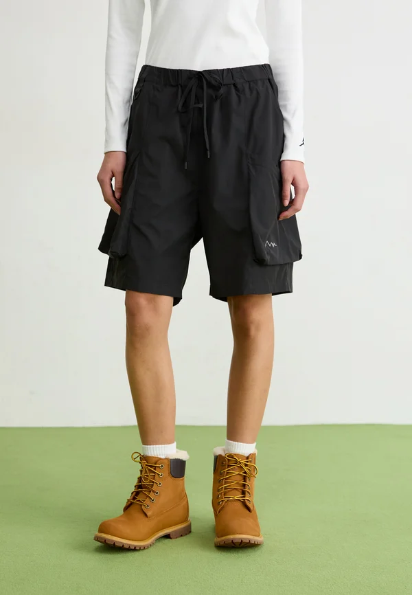 RIVER  - Shorts - black