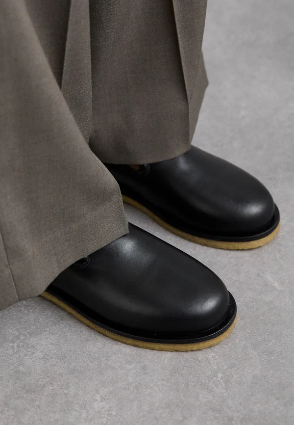 ROMINE - Slipper - black