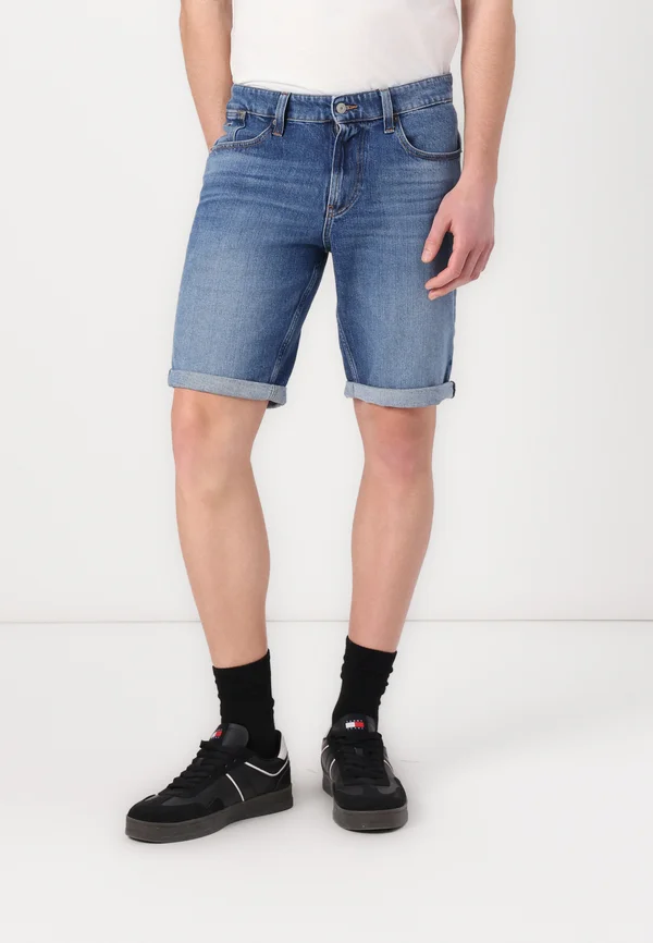 RONNIE - Jeans Shorts - denim medium