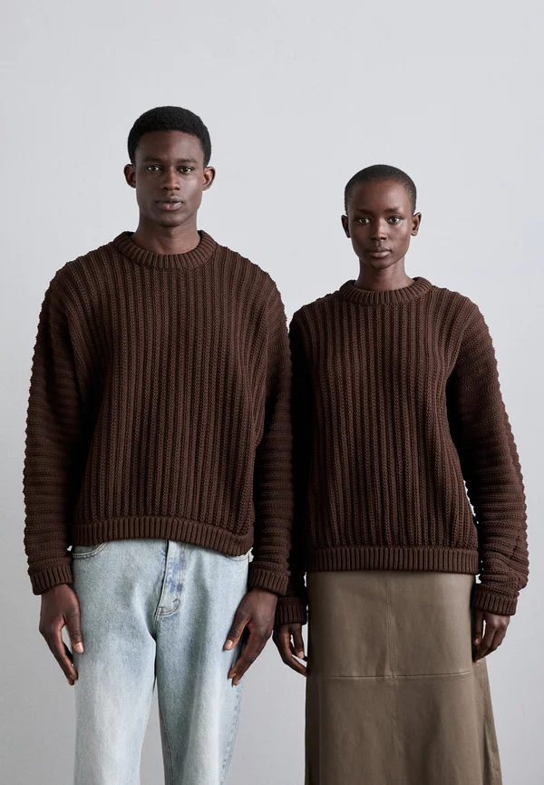 ROUND NECK UNISEX - Strickpullover - brown/dark brown melange