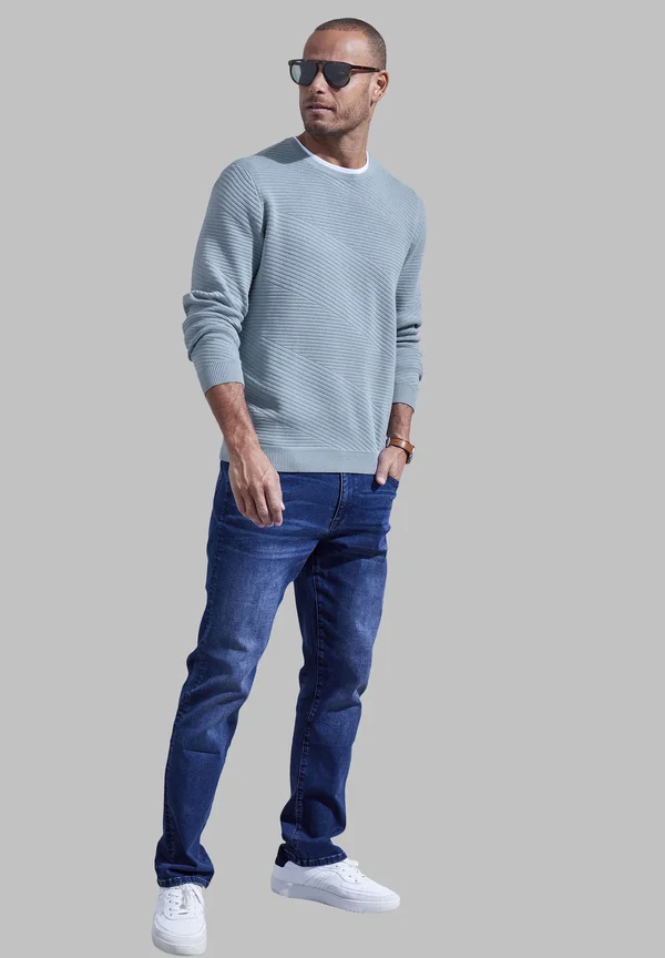 RUNDHALS - Strickpullover - hellblau