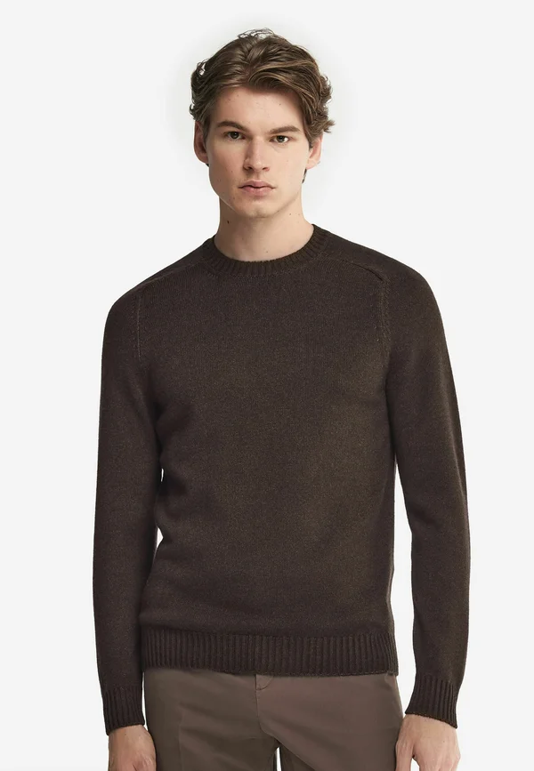 RUNDHALSPULLOVER  - Strickpullover - braun chocolate garment dyed