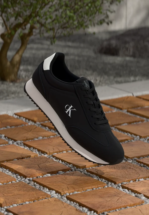 RUNNER LACEUP - Sneaker low - black/bright white