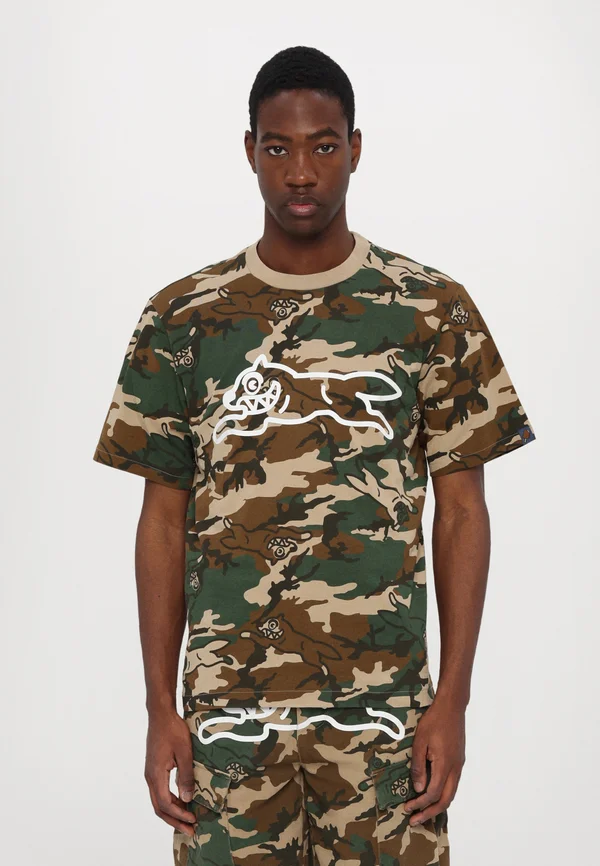 RUNNING DOG WOODLAND - T-Shirt print - multi coloured