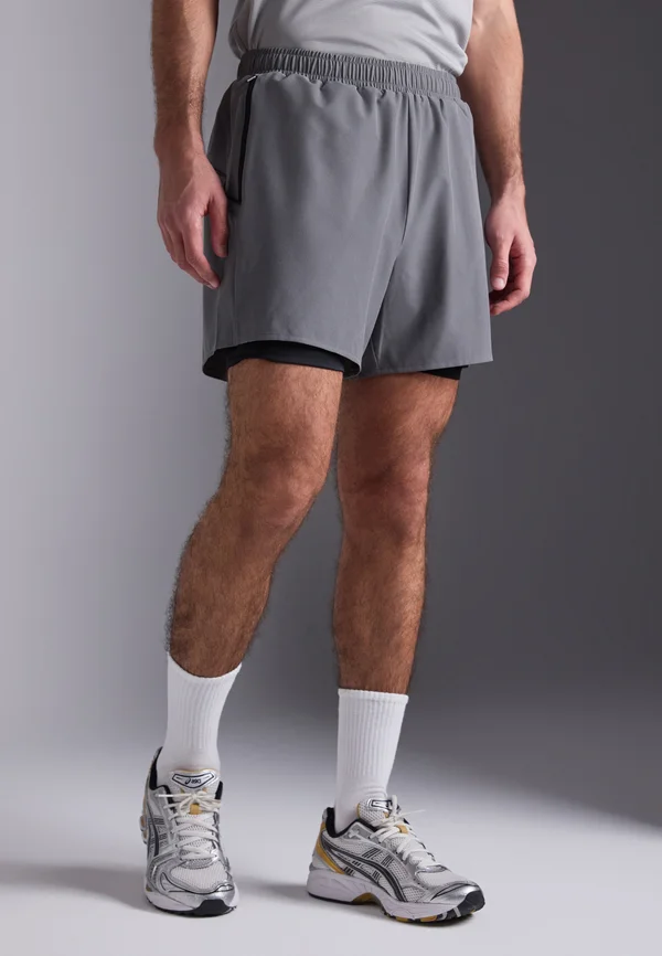 RUNNING SHORTS WITH CONTRAST DOUBLE-LAYER - Kurze Sporthose - dark grey