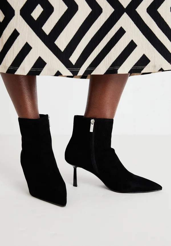 SABINE - Stiefelette - black