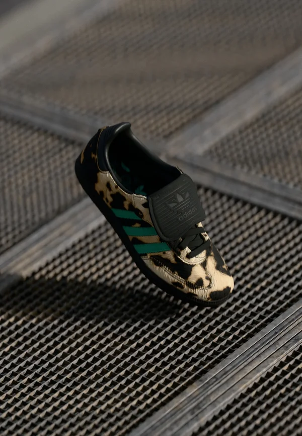 SAMBA LT  - Sneaker low - core black/lucid blue/gold metallic