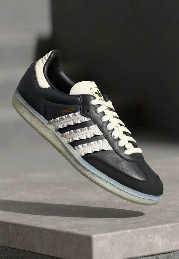 SAMBA OG - Sneaker low - carbon/off white/core black