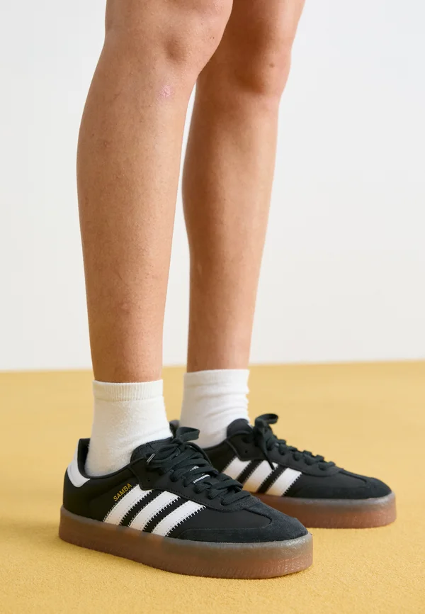SAMBAE - Sneaker low - core black/footwear white/gold metallic
